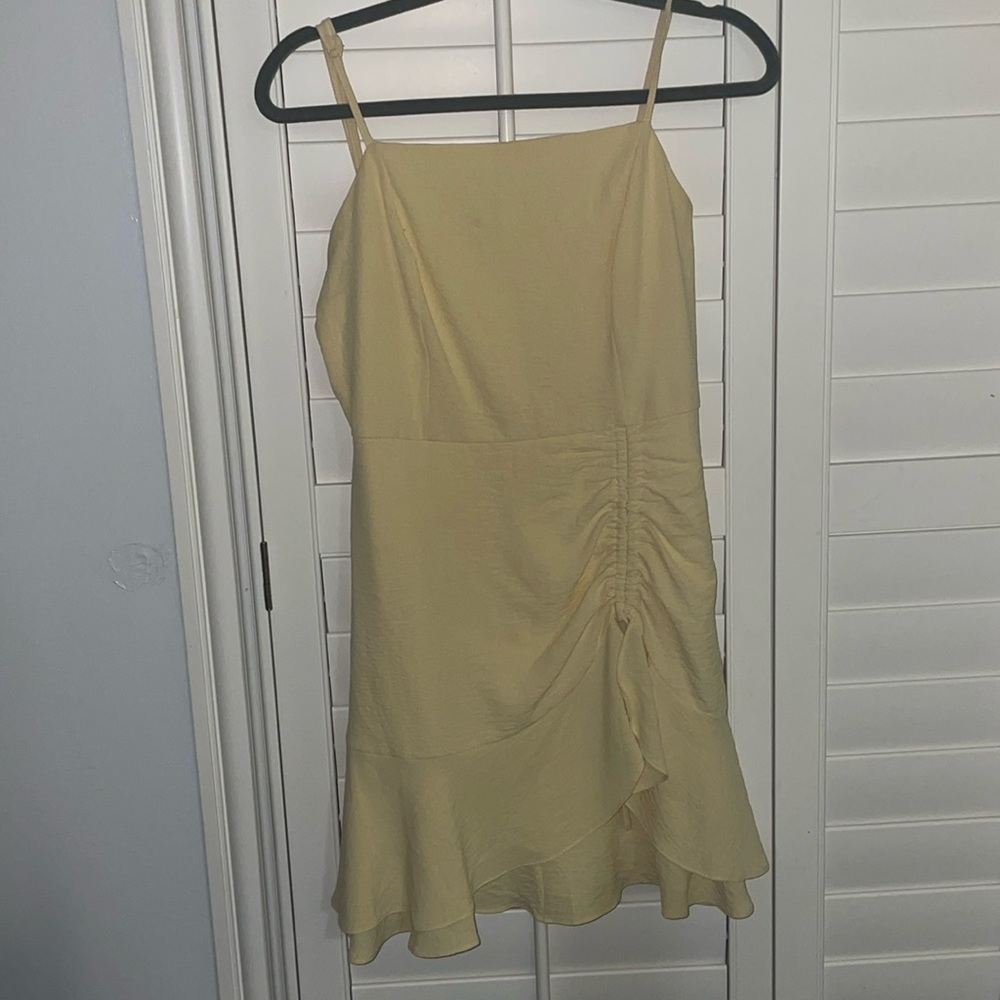 yellow dress